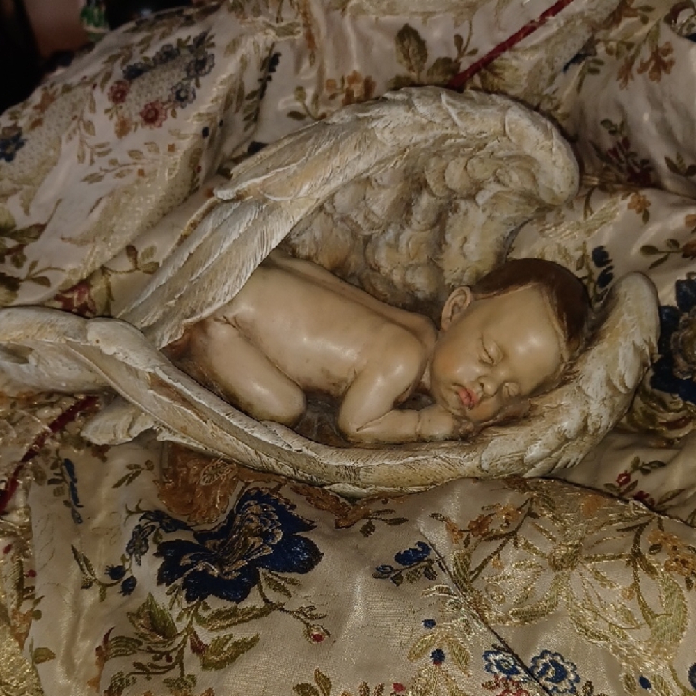 Angel baby statue / garden figure